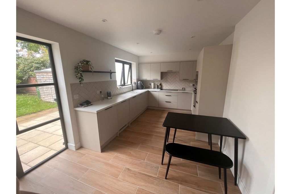 Property photo 2 of 32