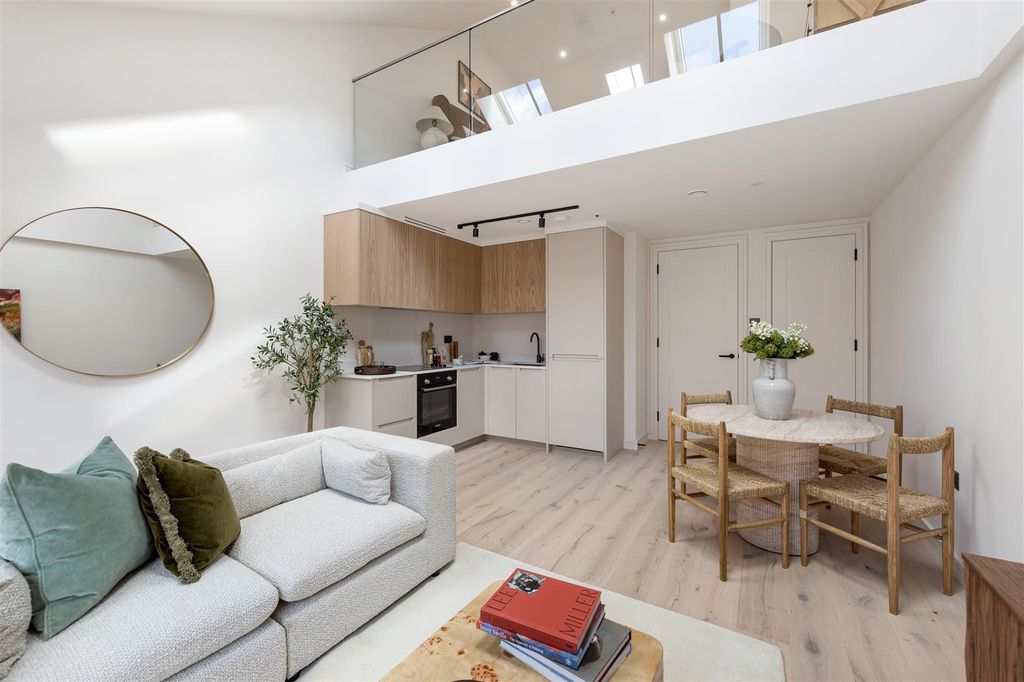 Property photo 3 of 26 Hollybush Gardens, E2