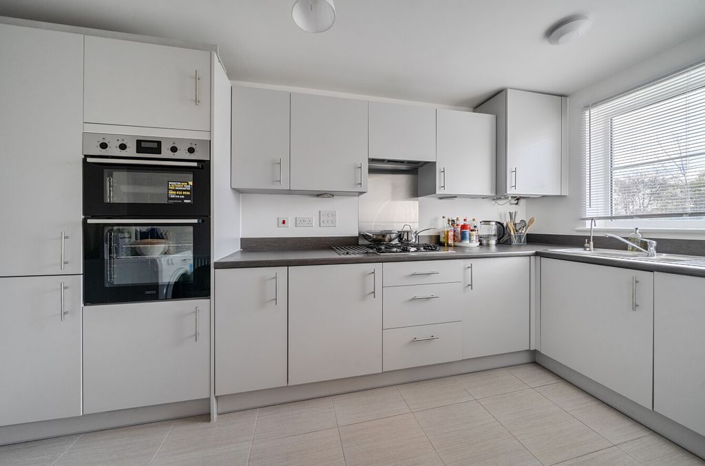 Property photo 2 of 11 1380361-4-691Dba1...