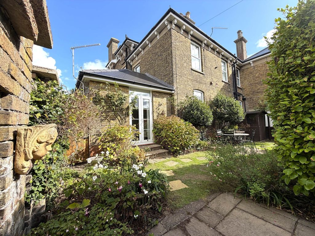 Property photo 2 of 12