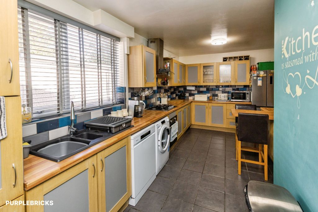 Property photo 3 of 31