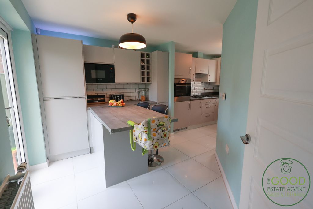 Property photo 2 of 19