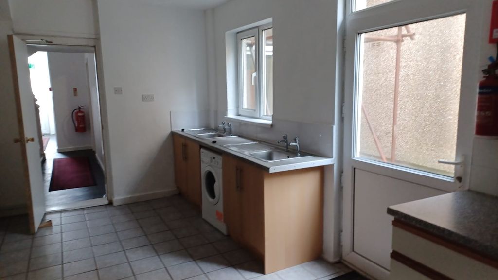 Property photo 2 of 37