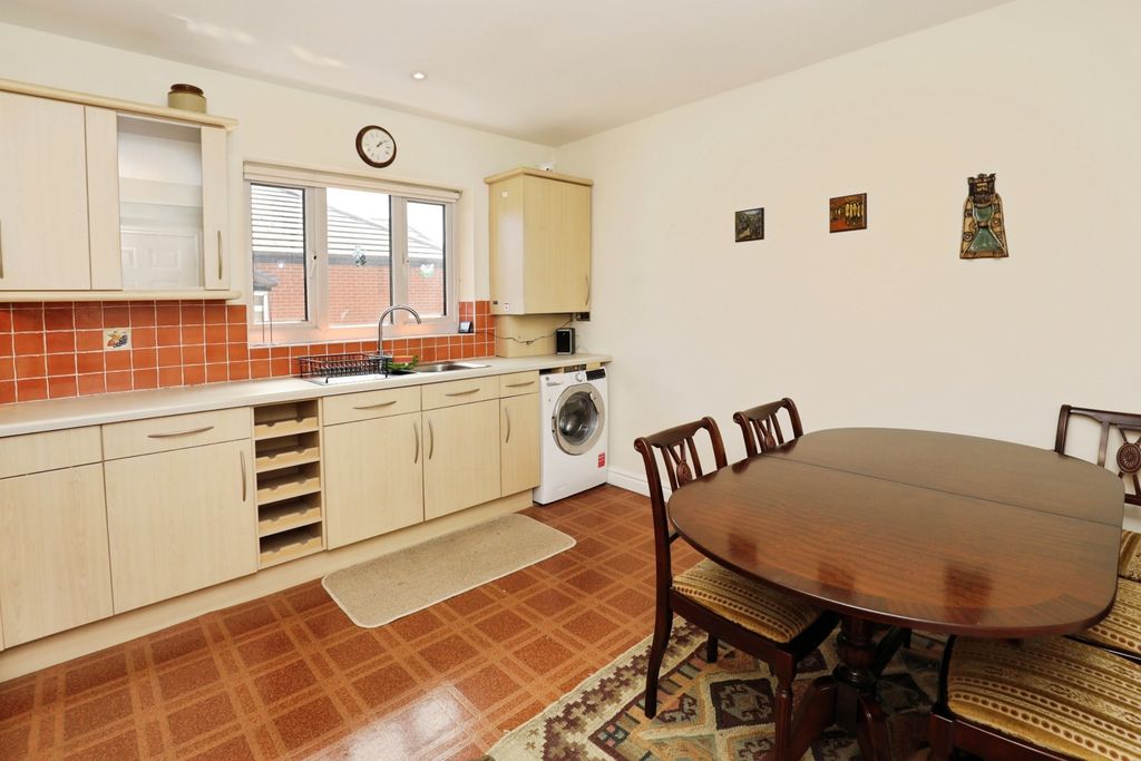 Property photo 2 of 17 Photo