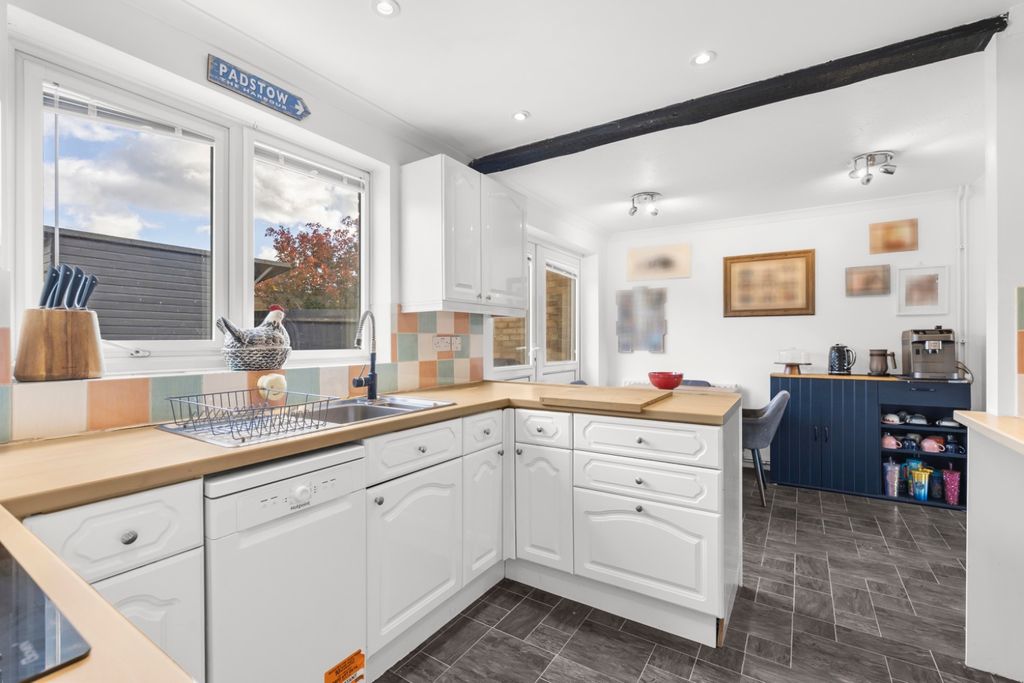 Property photo 2 of 19 5558494