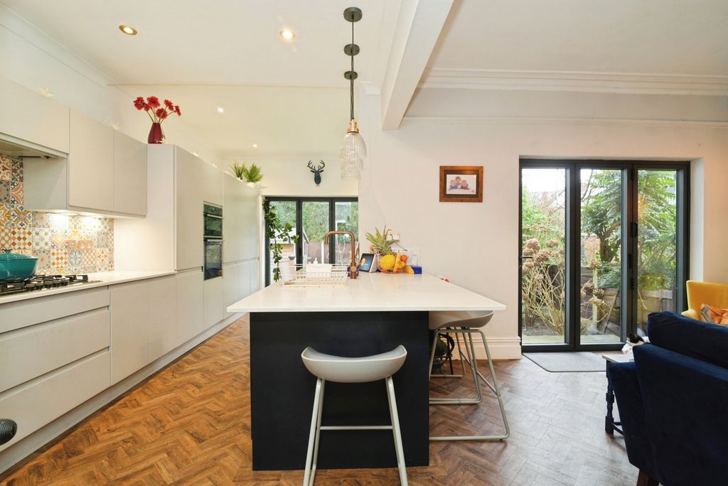 Property photo 2 of 21 Pbox-Img.Jpg