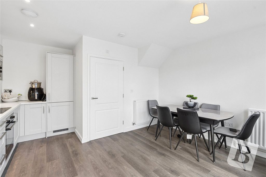 Property photo 1 of 17 Kitchen/Dining Room