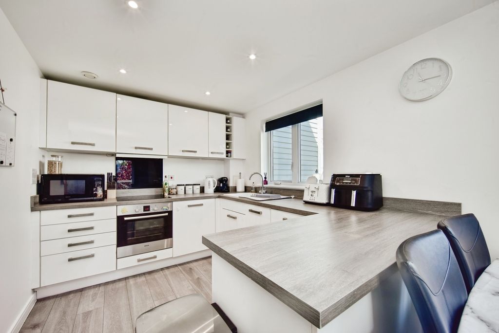 Property photo 2 of 17 Photo