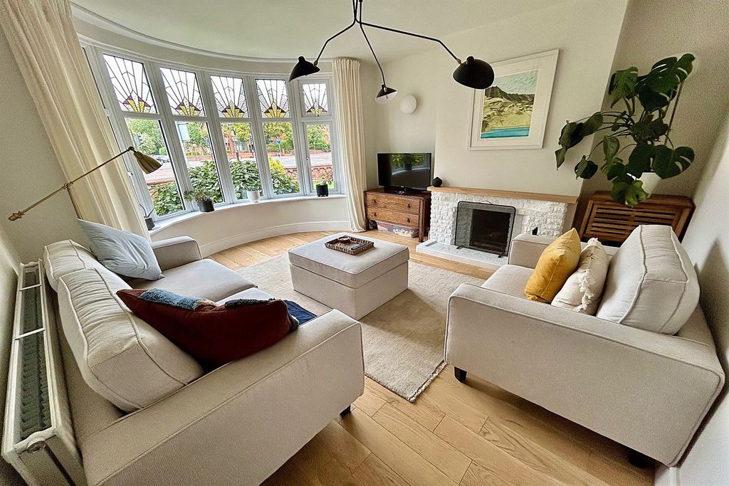 Property photo 2 of 24 Sitting Room