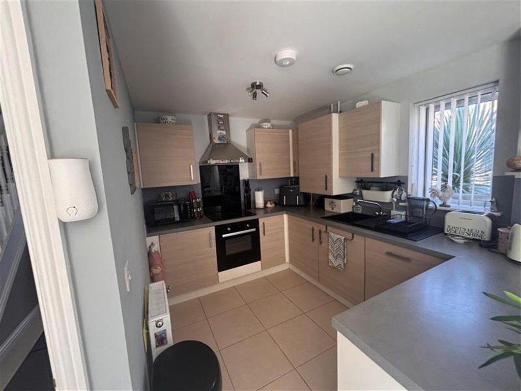 Property photo 3 of 14 Kitchen