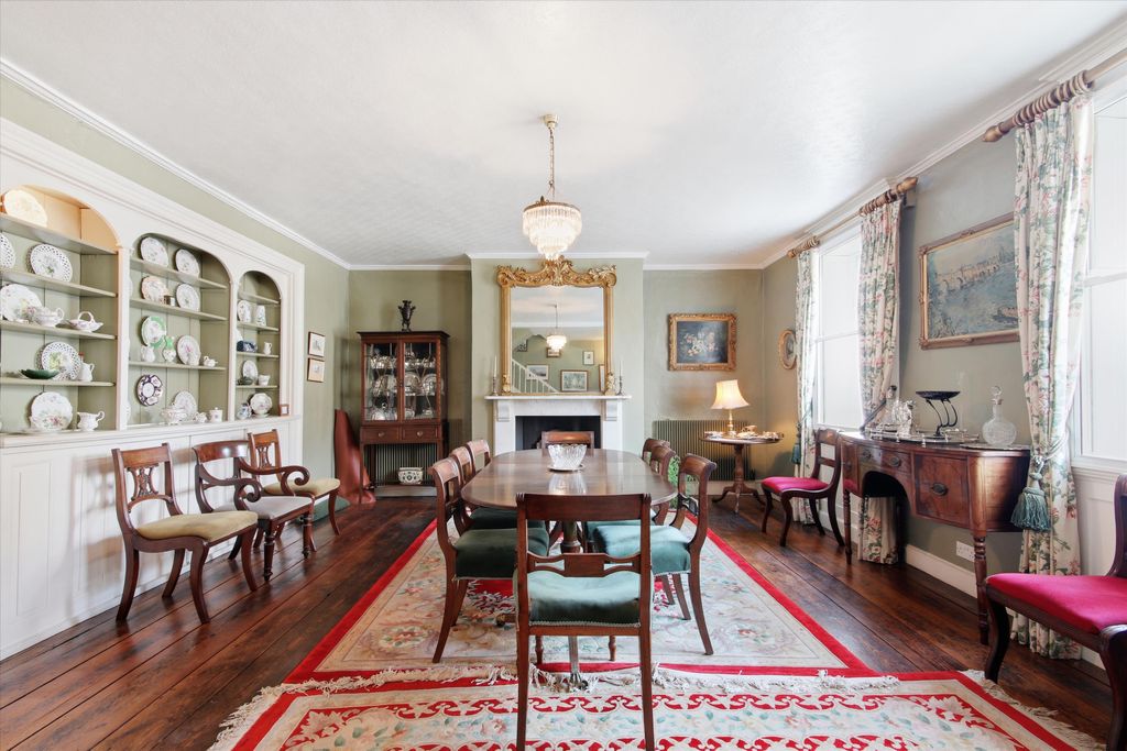 Property photo 2 of 17 Image