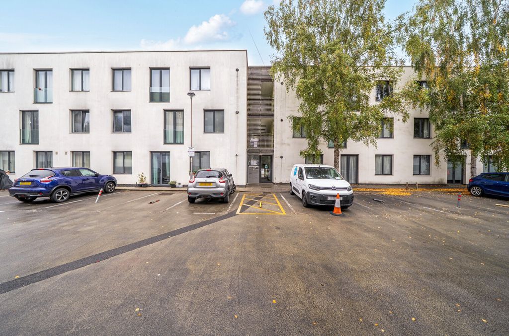 Property photo 1 of 9