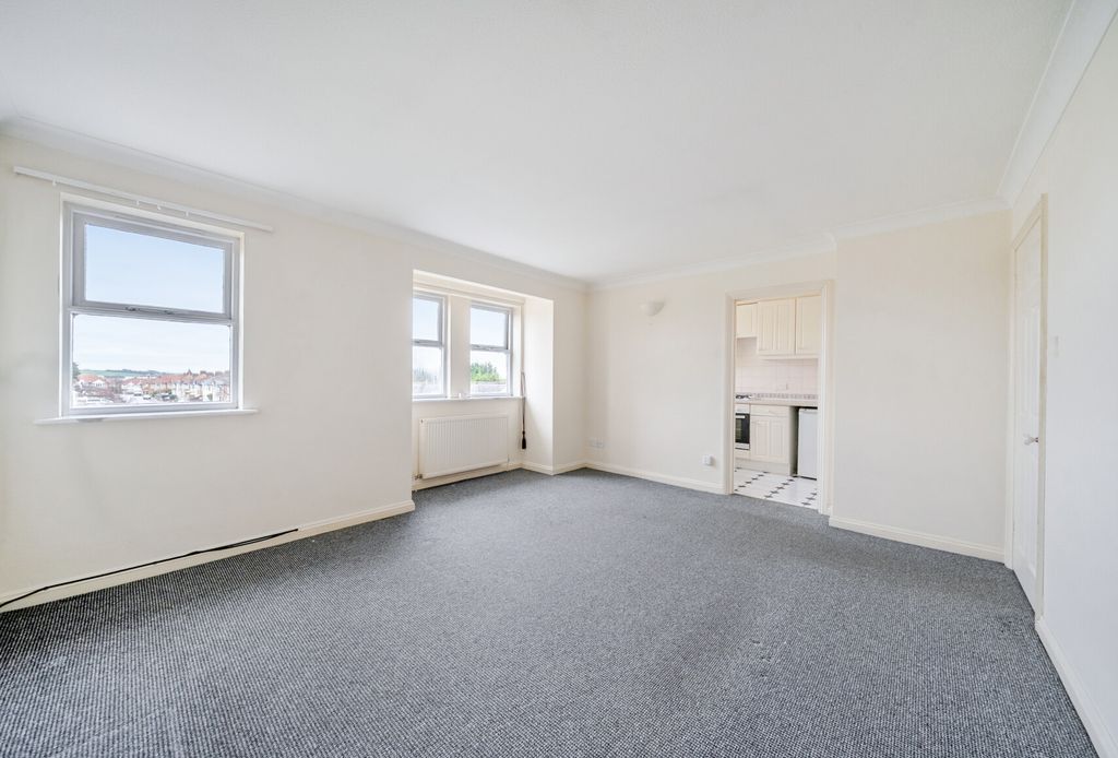 Property photo 3 of 8 1385543-4-69284c9...