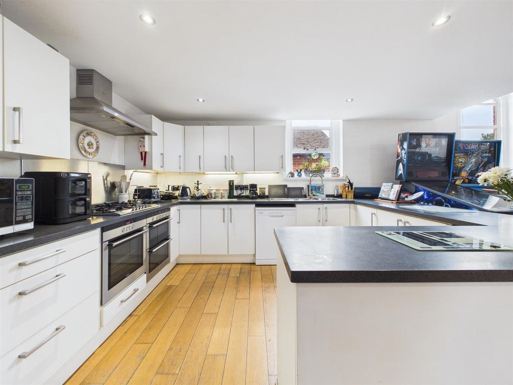 Property photo 2 of 29