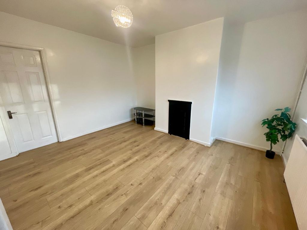 Property photo 2 of 18 Picture No. 10