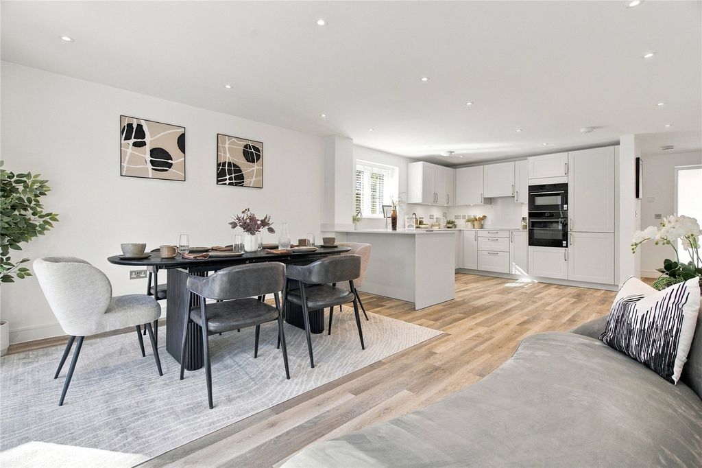 Property photo 2 of 16 Kitchen/Dining