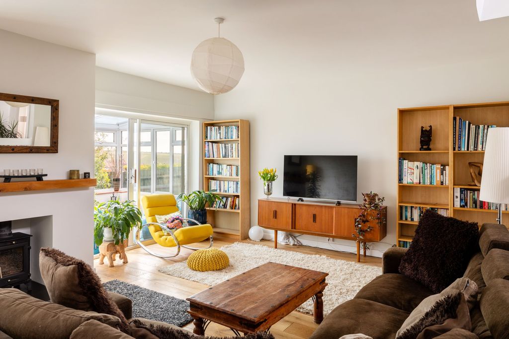 Property photo 2 of 23