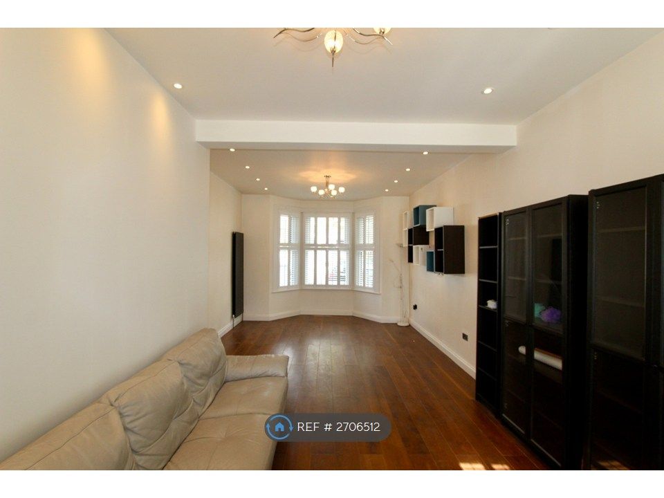 Property photo 2 of 16 Living Room