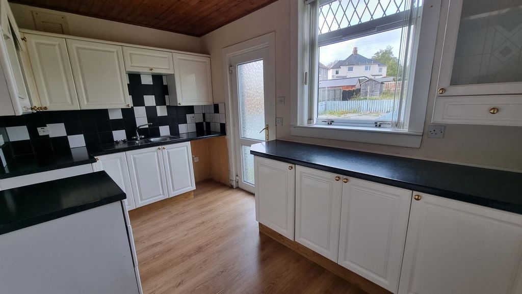 Additional image 4 of 2 bed flat to rentMyrtle Crescent, Kirkcaldy KY2