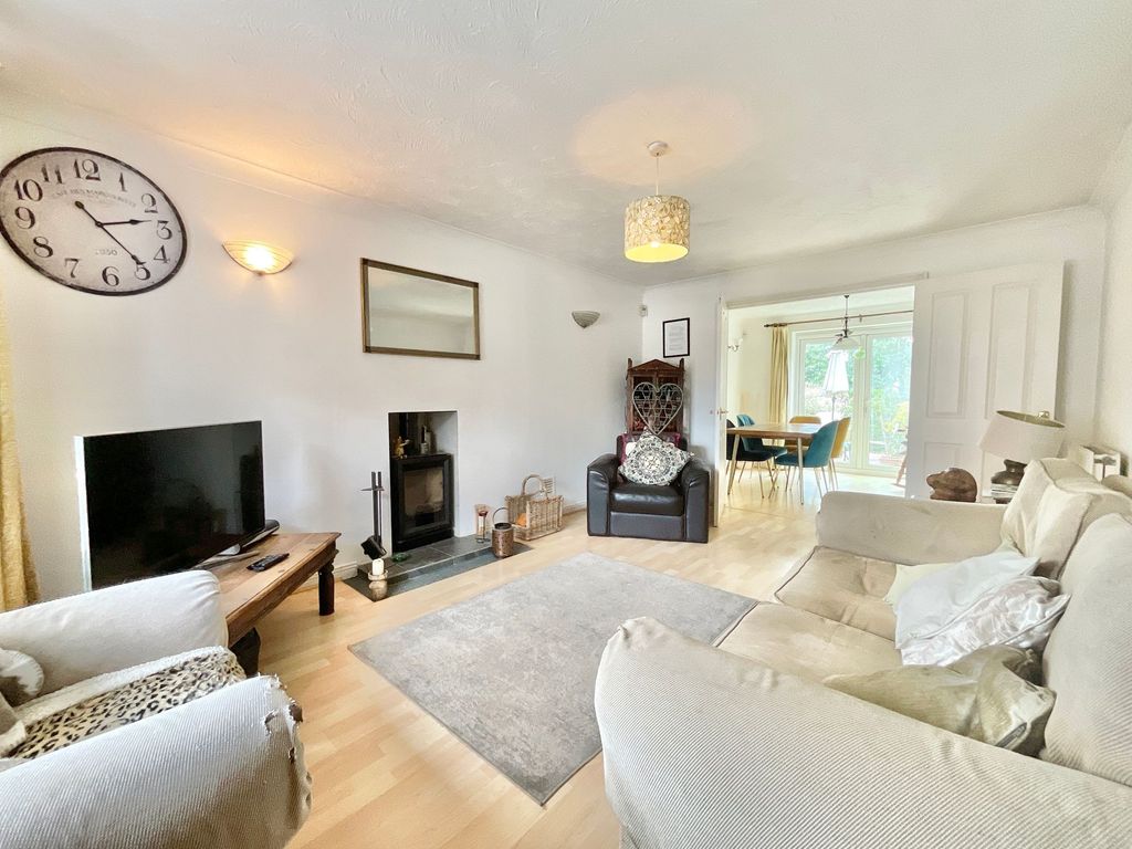 Property photo 2 of 32