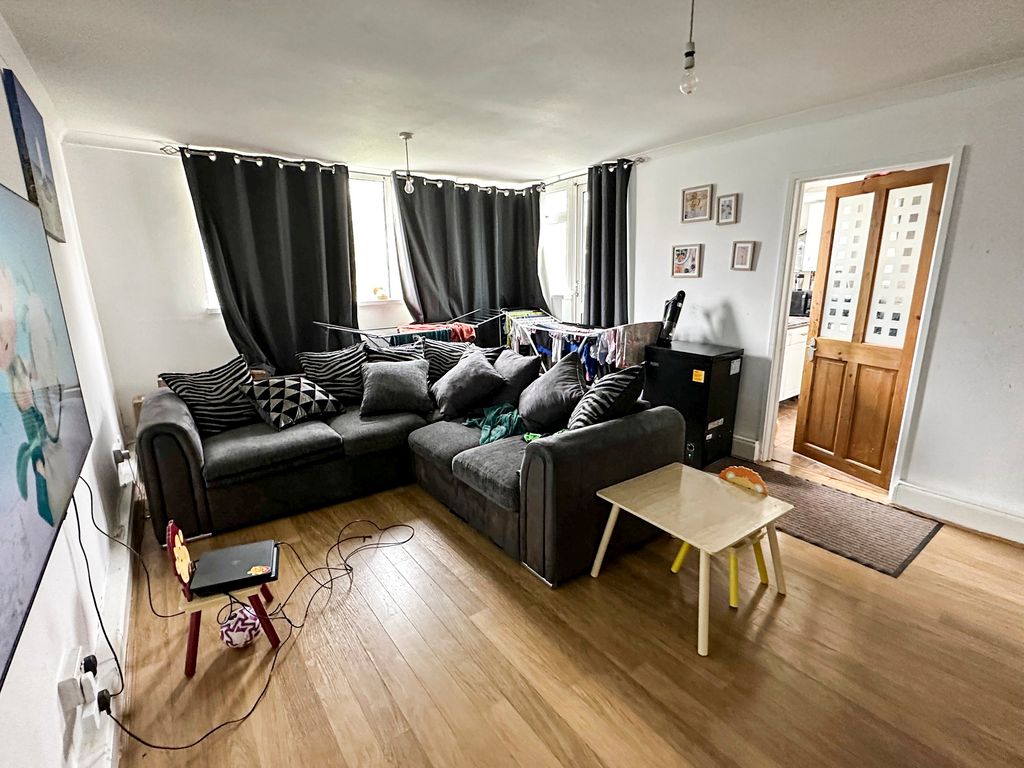 Property photo 3 of 7