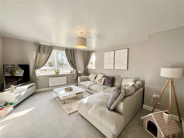 Property photo 2 of 13 Lounge