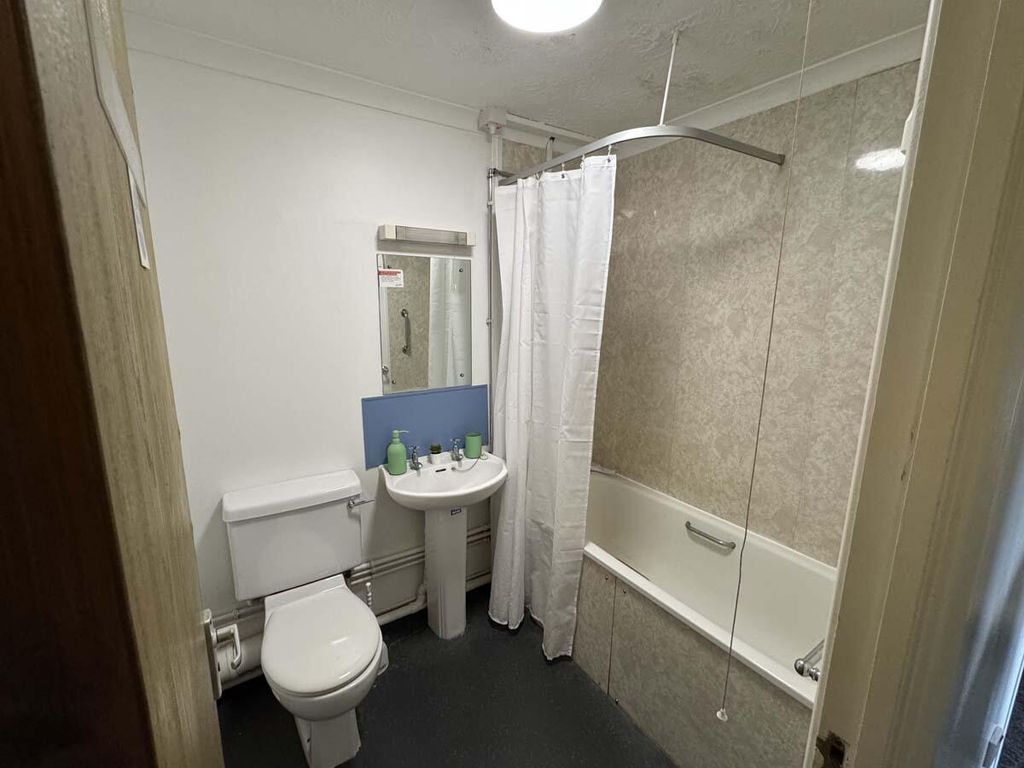 Property photo 2 of 6 Bathroom