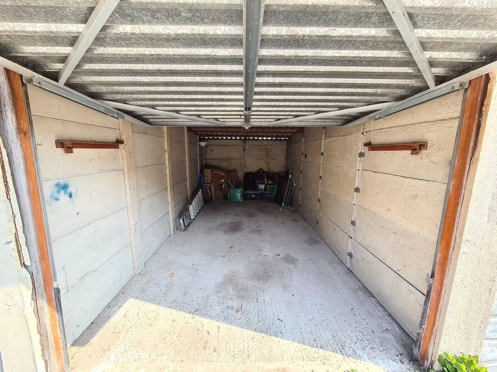 Property photo 2 of 3