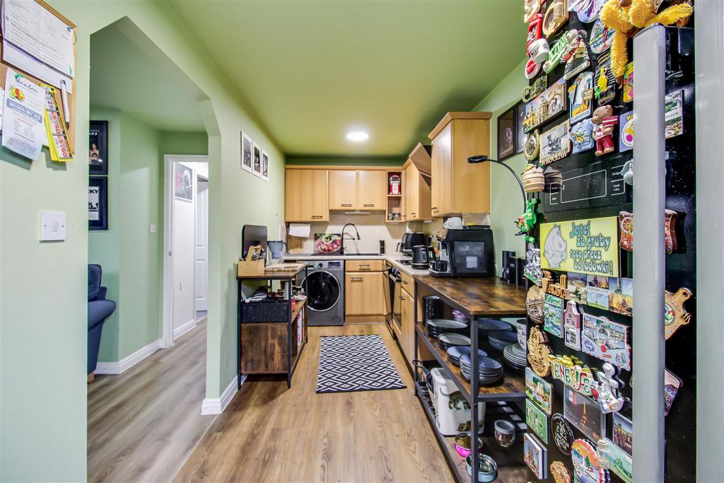 Property photo 3 of 9 Kitchen/Diner