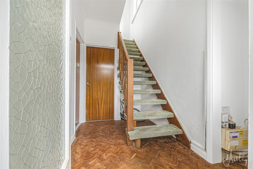 Property photo 3 of 19 Hallway