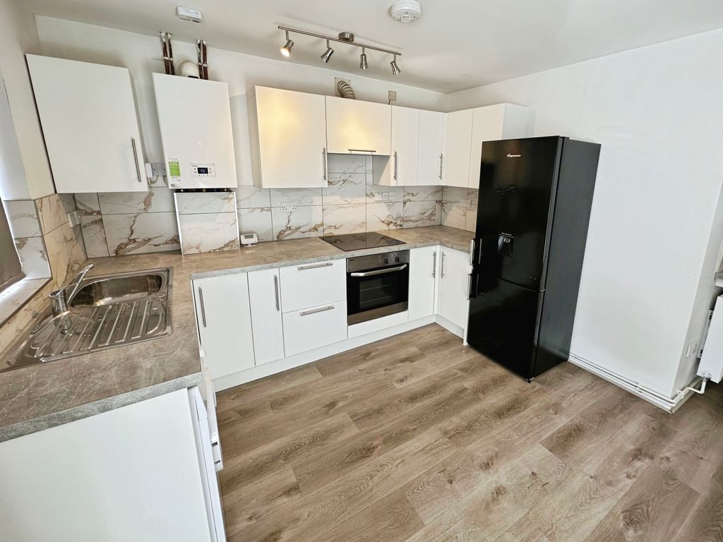 Property photo 3 of 11 Image