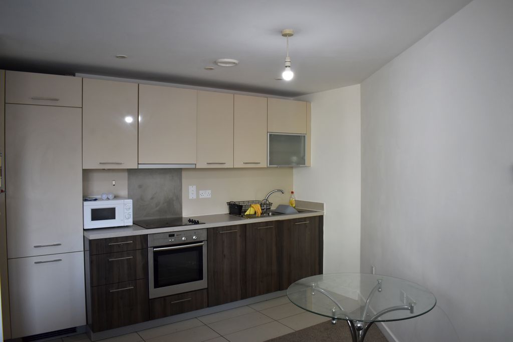 Property photo 3 of 8 Kitchen