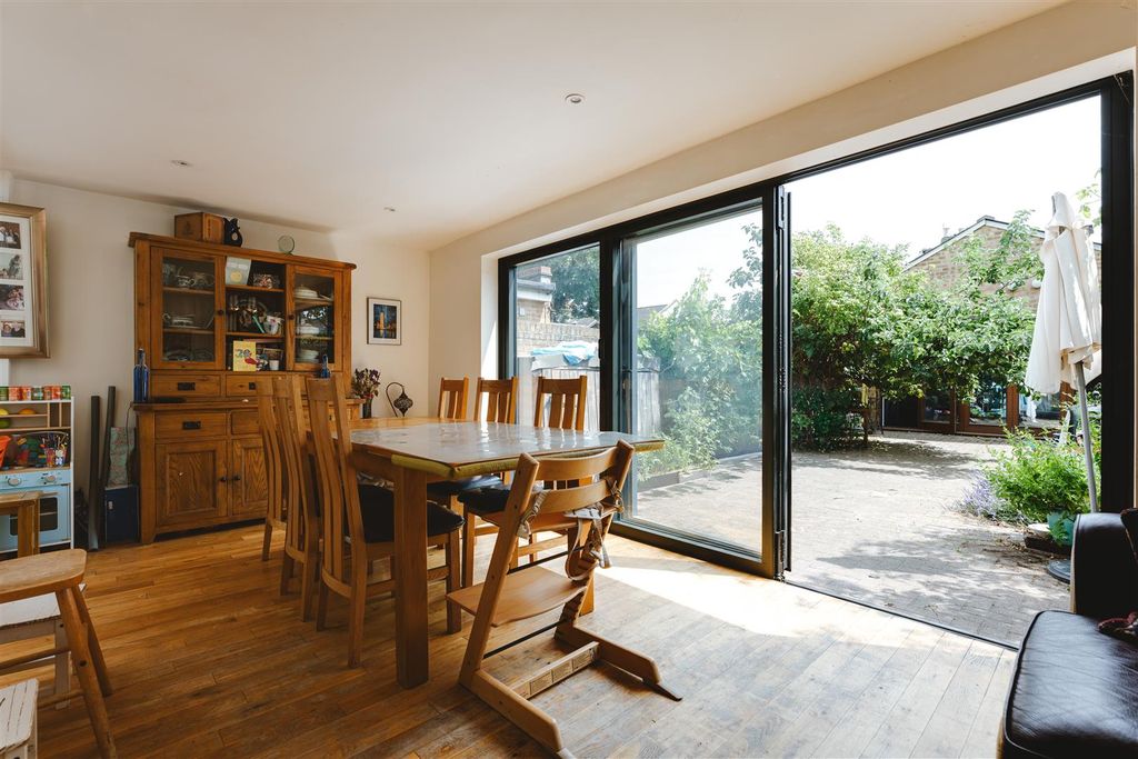 Property photo 2 of 41 Mildenhall Road-35.Jpg