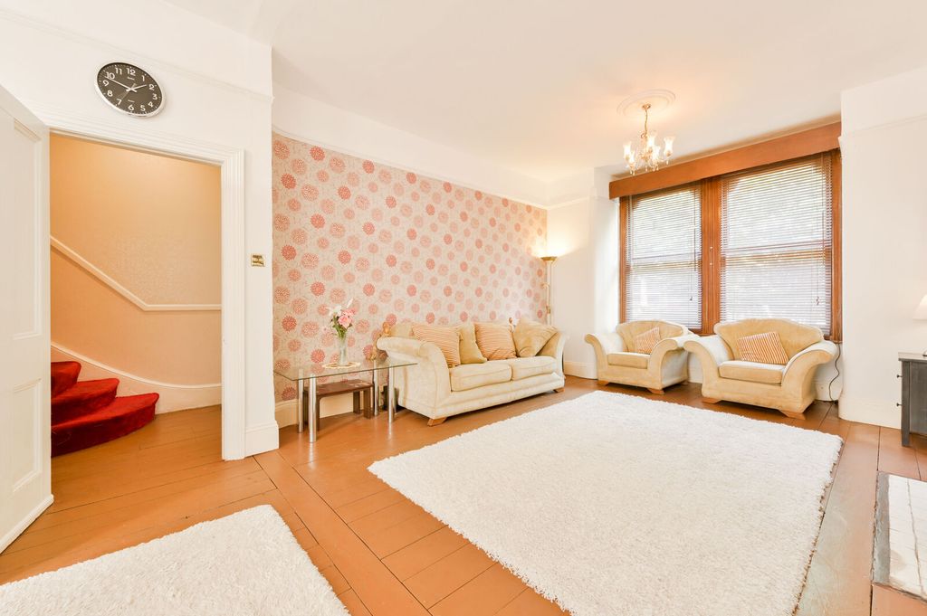 Property photo 2 of 21