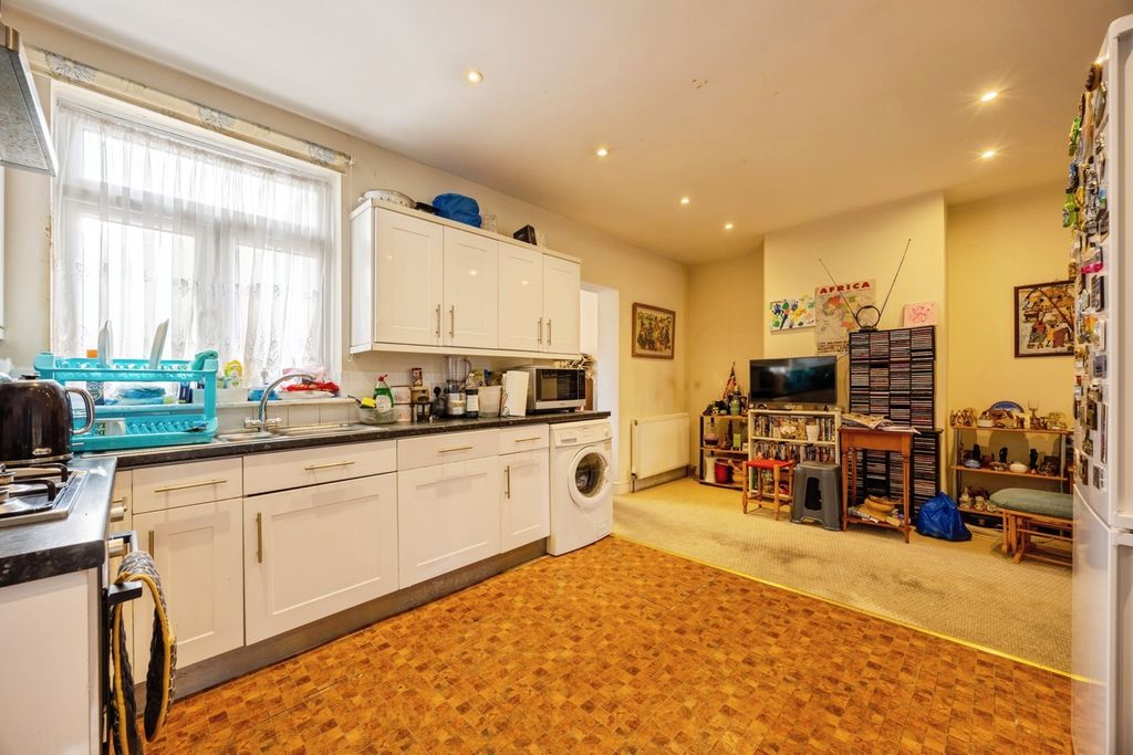 Property photo 3 of 17 Pbox-Img.Jpg