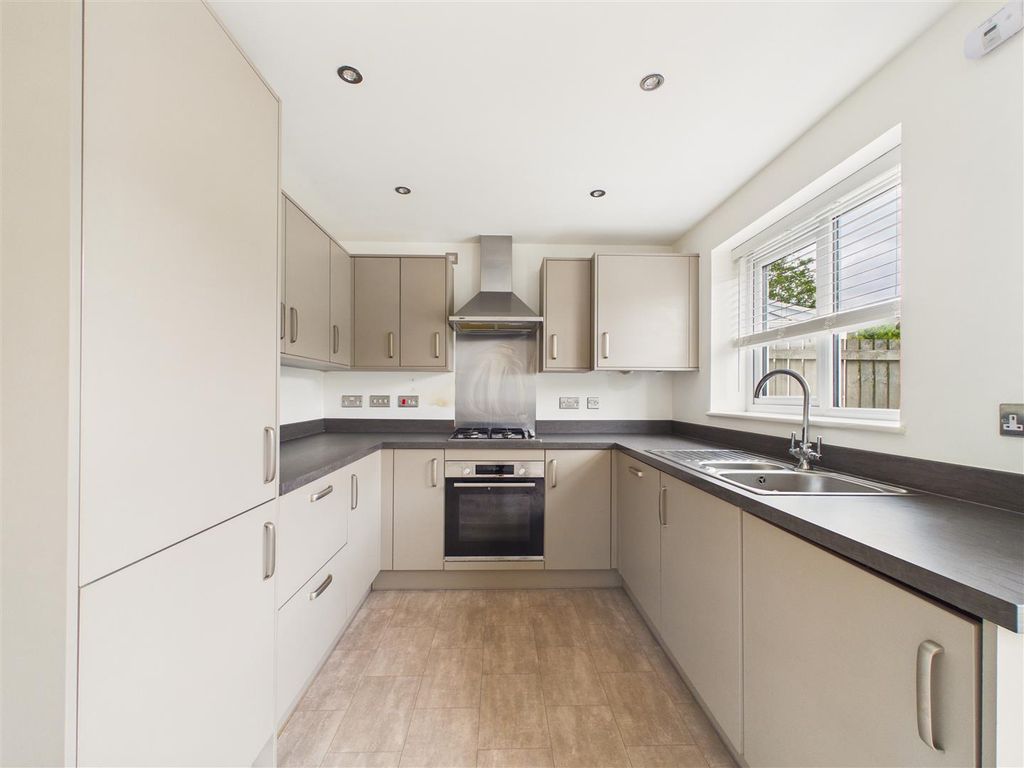 Property photo 3 of 12 Cam03303G0-Pr0355-Still005.Jpg