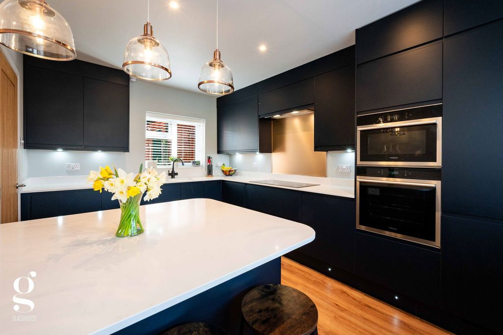 Property photo 3 of 28