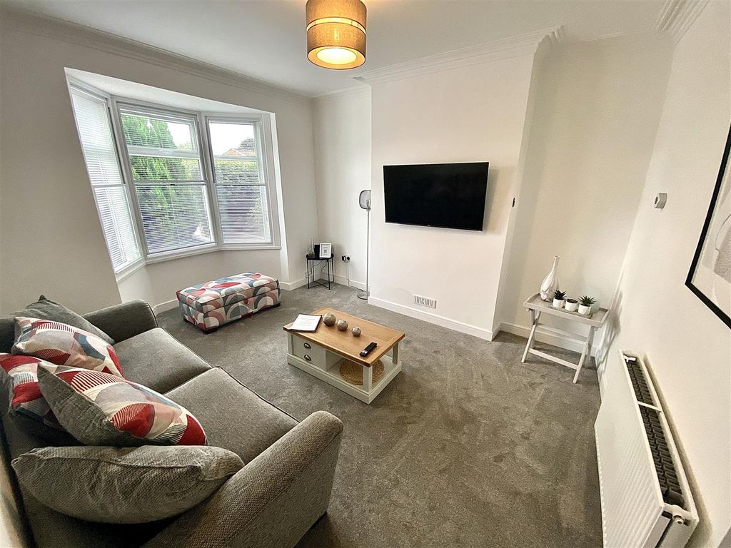 Property photo 1 of 12 Living Room