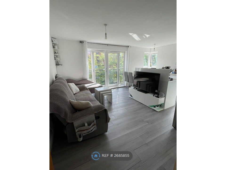 Property photo 1 of 10 Living Room