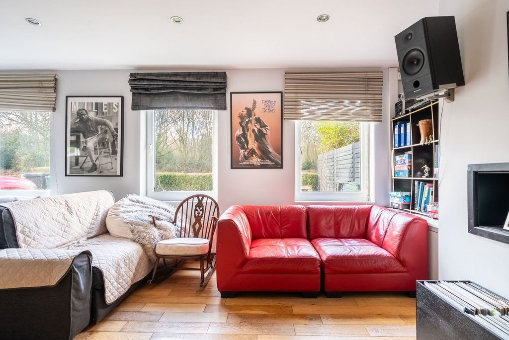 Property photo 3 of 18