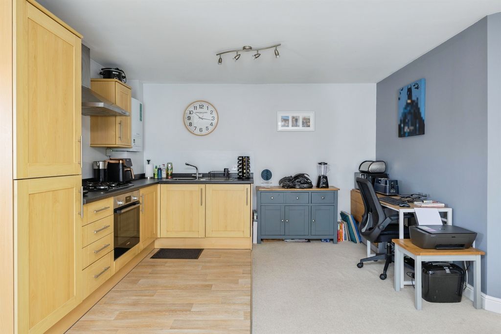 Property photo 3 of 18