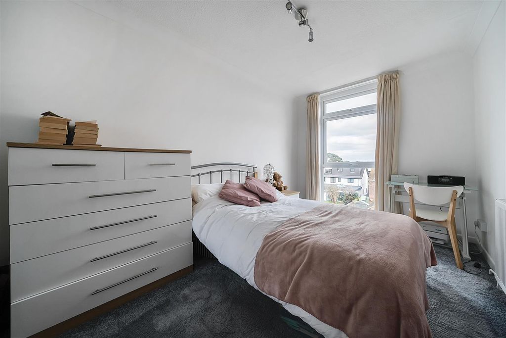 Property photo 3 of 16 Bedroom