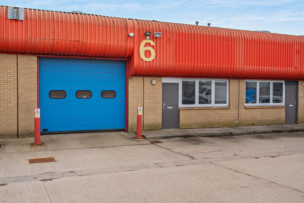 Property photo 2 of 18