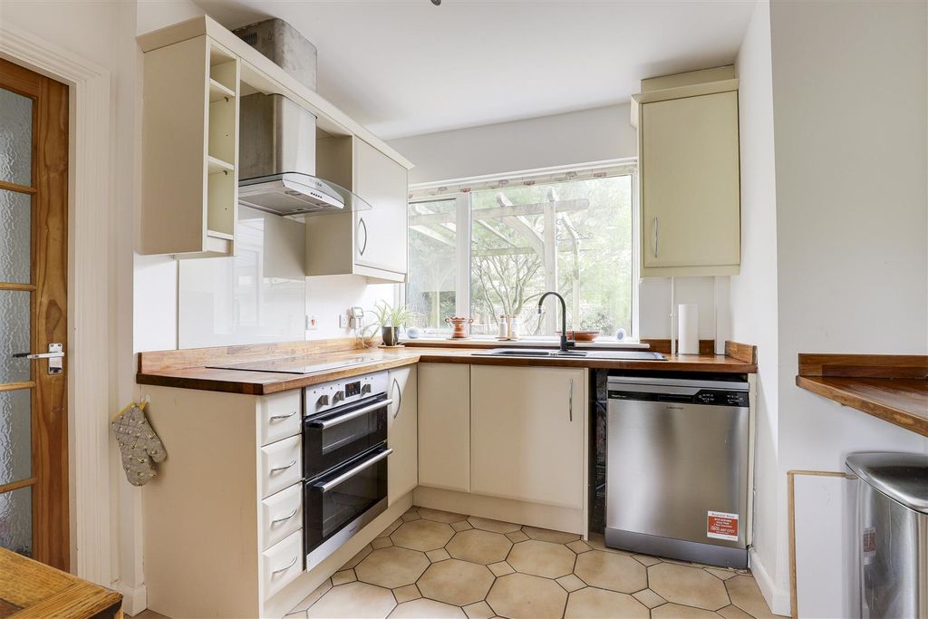 Property photo 3 of 17 8333.Jpg