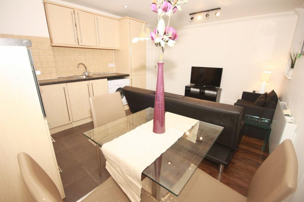 Property photo 1 of 19 One Bedroom For Rent, Earls Court, Maxwellproperties.Co.uk