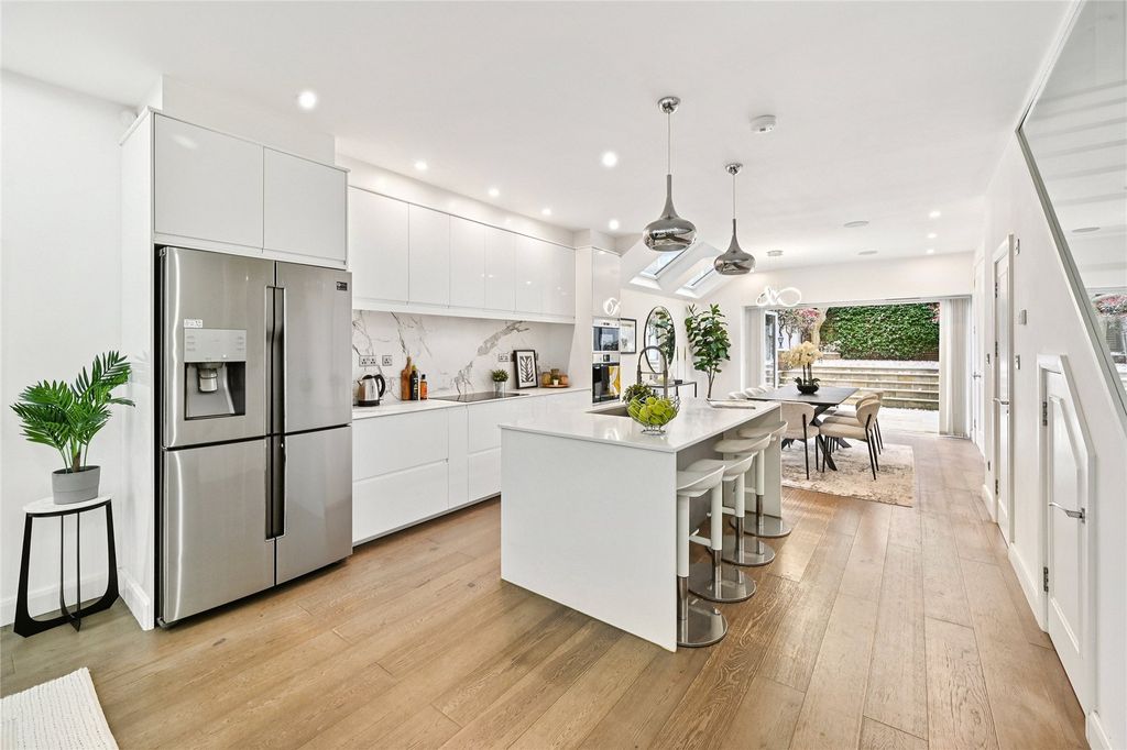 Property photo 3 of 22 Kitchen/Dining Room
