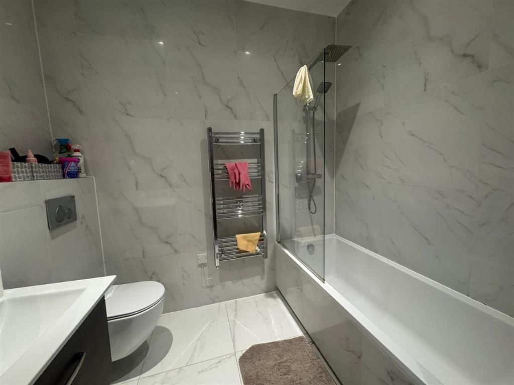 Property photo 1 of 4 Bathroom
