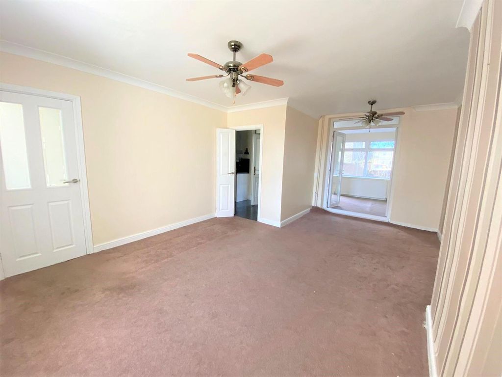 Property photo 3 of 19 Image