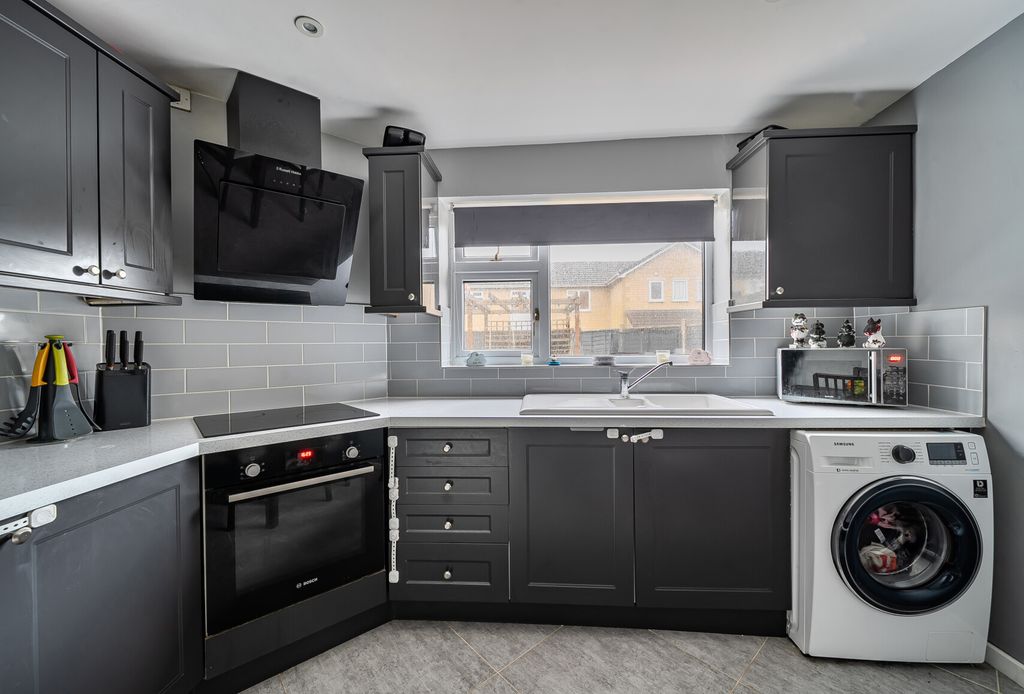 Property photo 3 of 28 1414668-9-6998A08...