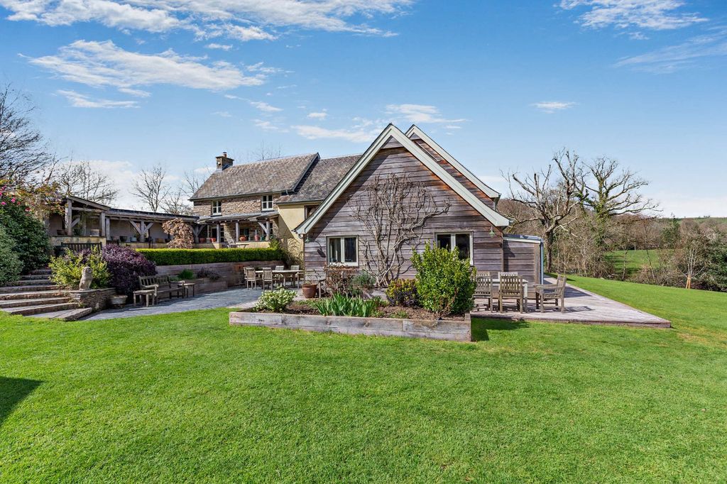 Property photo 2 of 22 Hepburn House